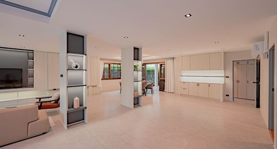 For rent and for sale 5 bedrooms house in Phra Khanong, Bangkok