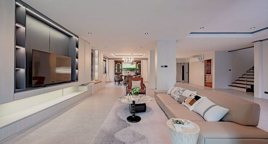 For rent and for sale 5 bedrooms house in Phra Khanong, Bangkok