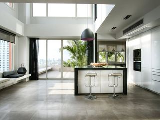 For rent and for sale 3 bed condo in Pathum Wan, Bangkok