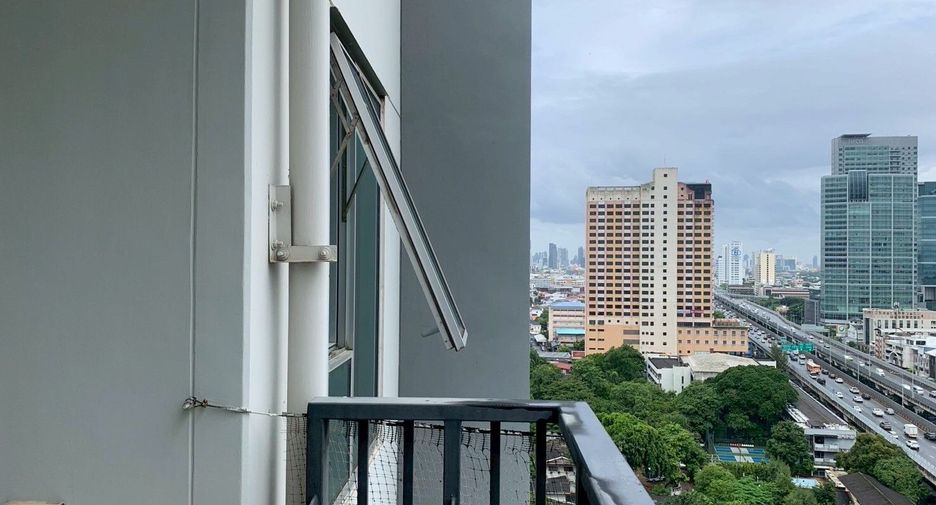 For sale 2 bedrooms condo in Phaya Thai, Bangkok