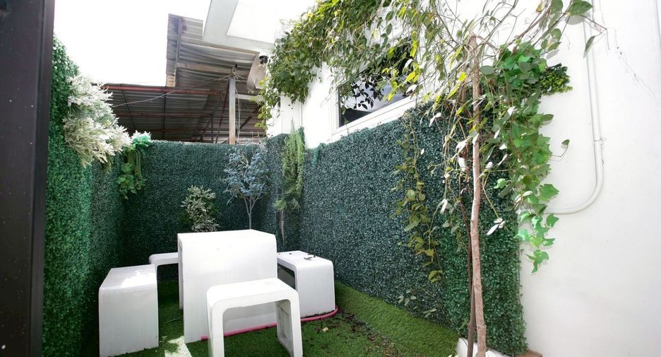 For rent 4 bedrooms retail Space in Prawet, Bangkok