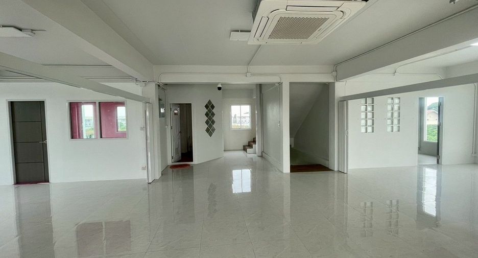 For rent 4 bedrooms retail Space in Prawet, Bangkok