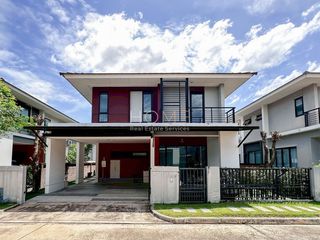 For sale 4 bedrooms house in Bangkok Noi, Bangkok
