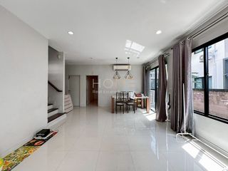 For sale 4 bedrooms house in Bangkok Noi, Bangkok