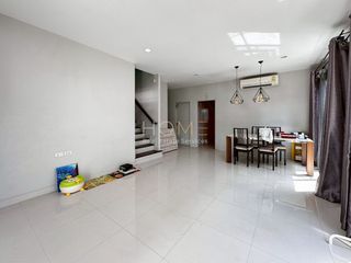 For sale 4 bedrooms house in Bangkok Noi, Bangkok