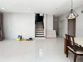 For sale 4 bedrooms house in Bangkok Noi, Bangkok