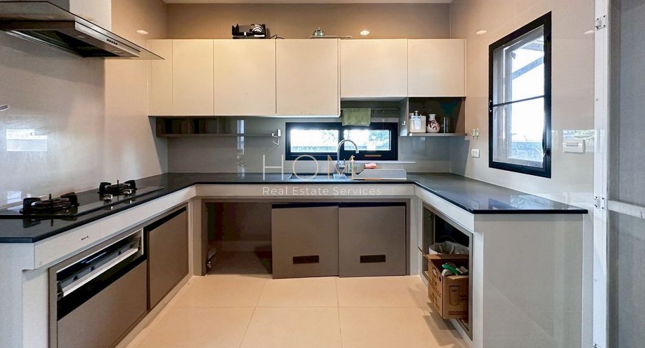 Haus zum Kauf mit 4 Zimmer in Bangkok Noi, Bangkok