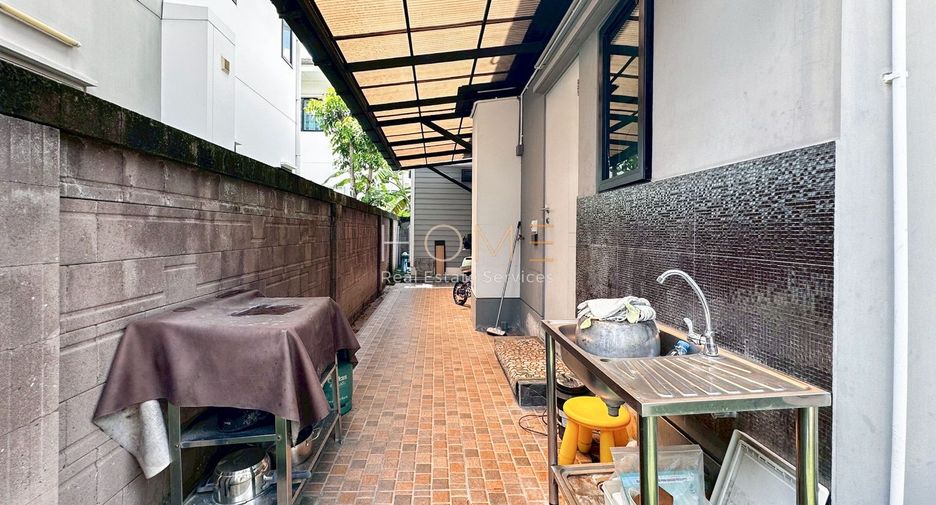 Haus zum Kauf mit 4 Zimmer in Bangkok Noi, Bangkok