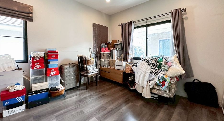 Haus zum Kauf mit 4 Zimmer in Bangkok Noi, Bangkok