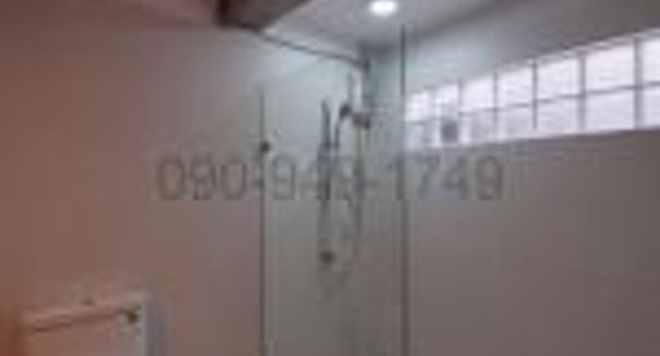 For rent 2 bedrooms townhouse in Watthana, Bangkok