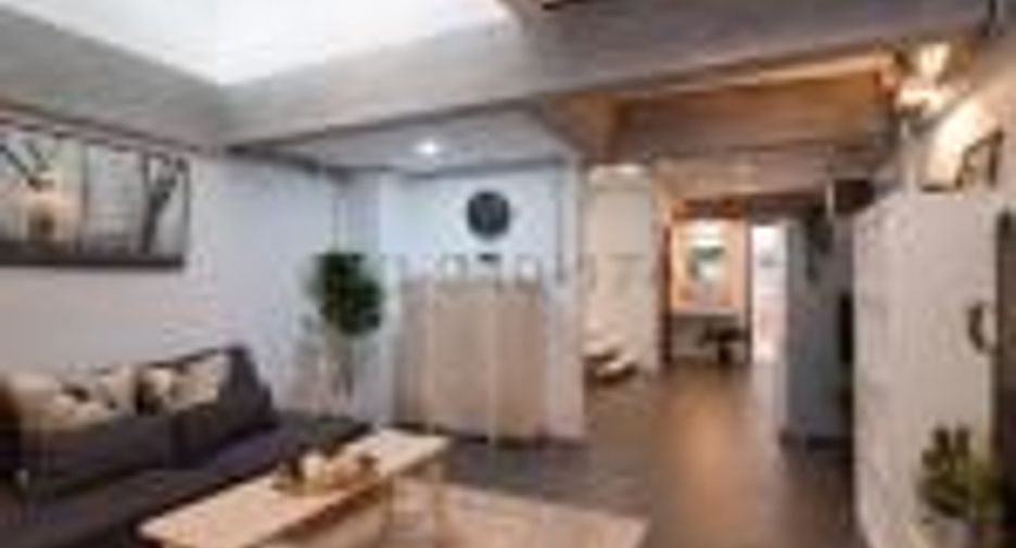For rent 2 bedrooms townhouse in Watthana, Bangkok