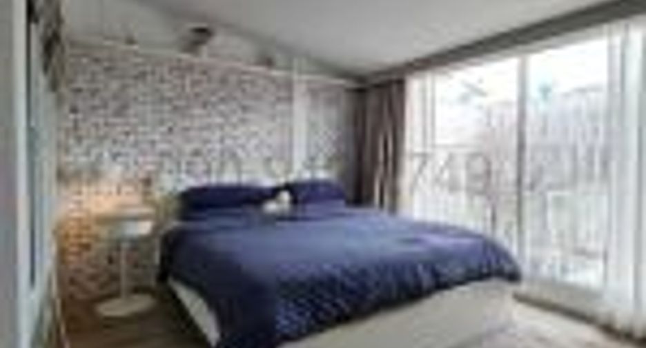 For rent 2 bedrooms townhouse in Watthana, Bangkok