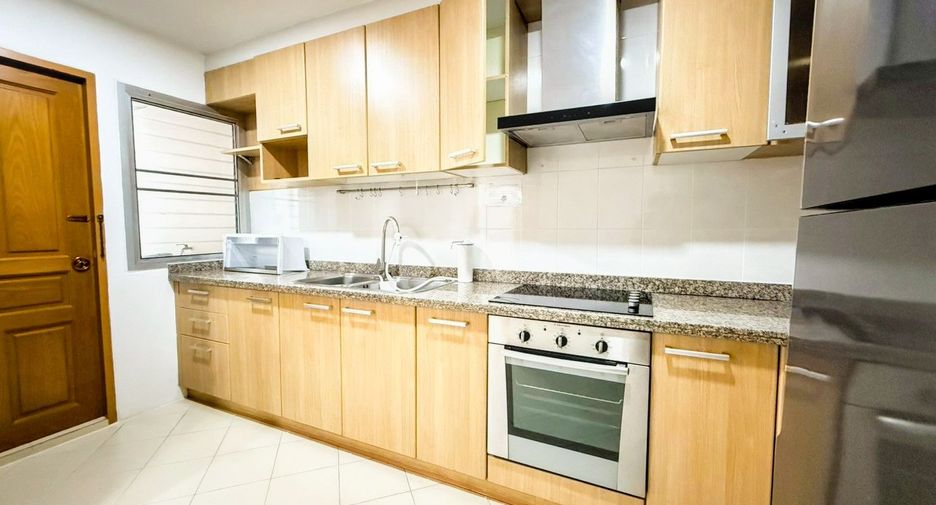 Apartamento en alquiler de 3 habitaciones en Khlong Toei, Bangkok