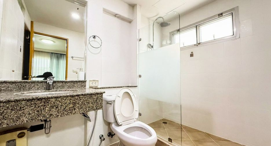 Apartamento en alquiler de 3 habitaciones en Khlong Toei, Bangkok