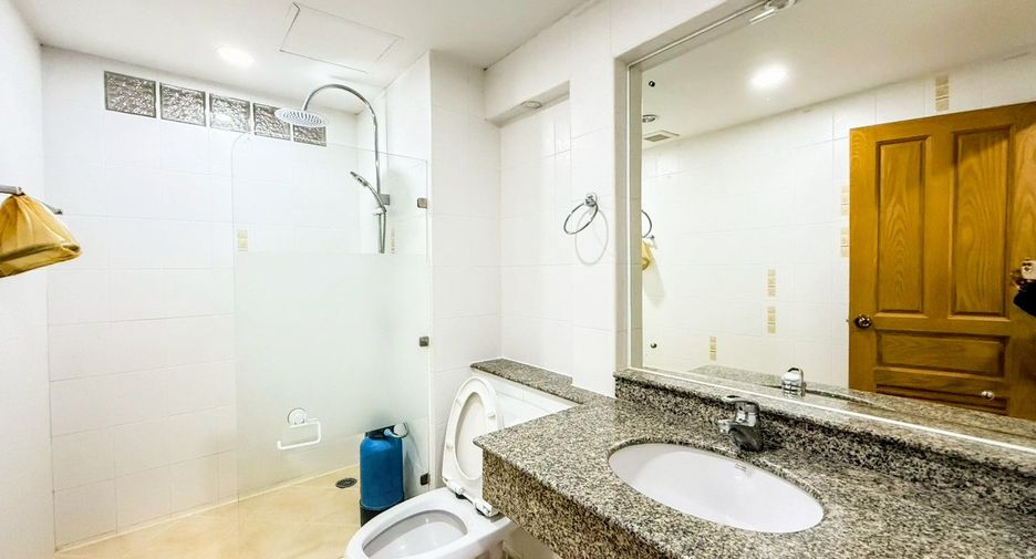 Apartamento en alquiler de 3 habitaciones en Khlong Toei, Bangkok