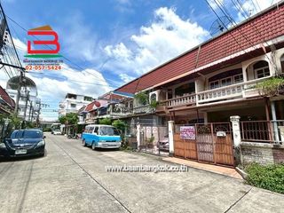 For sale 2 bedrooms townhouse in Wang Thonglang, Bangkok