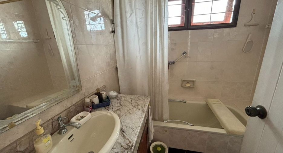 For rent 3 bedrooms house in Si Racha, Chonburi