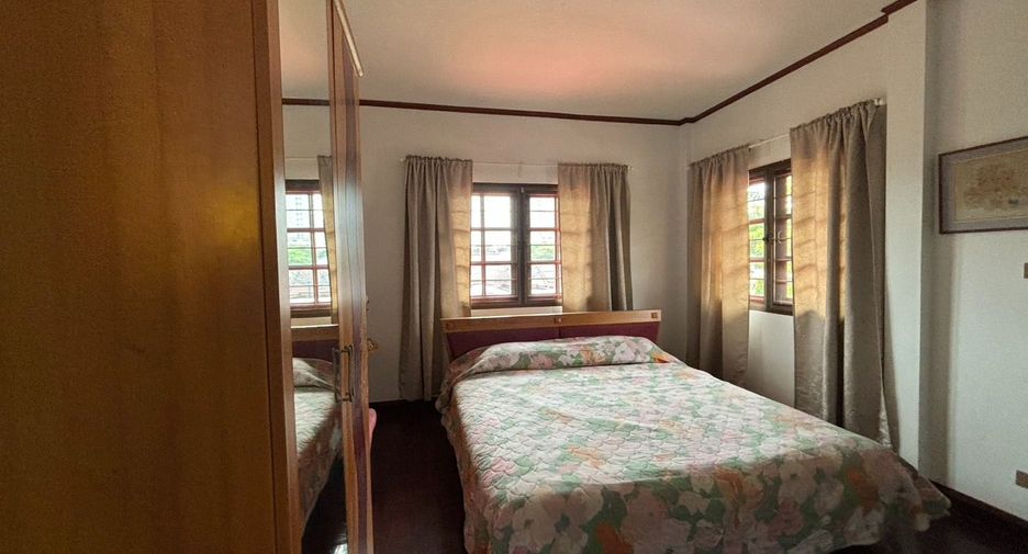 For rent 3 bedrooms house in Si Racha, Chonburi