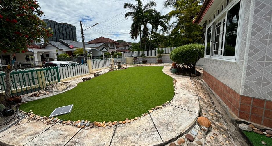 For rent 3 bedrooms house in Si Racha, Chonburi