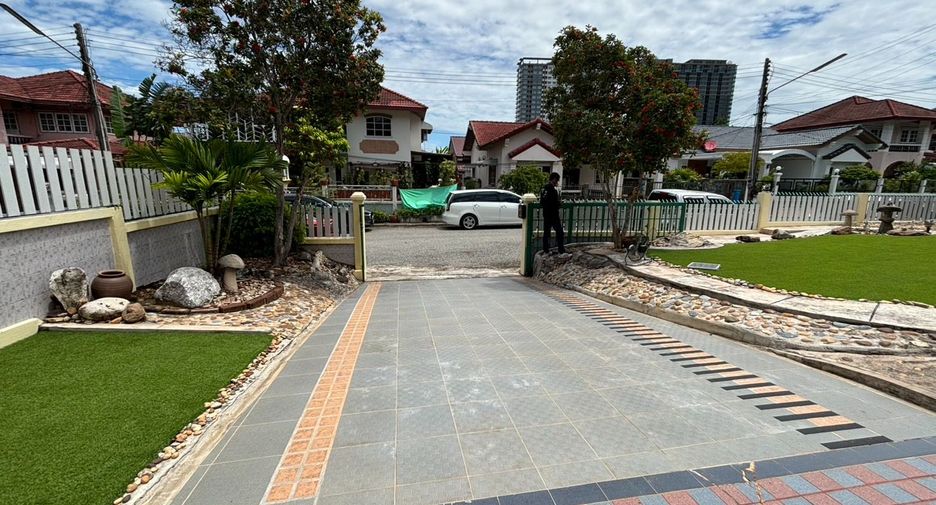 For rent 3 bedrooms house in Si Racha, Chonburi