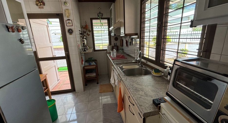 For rent 3 bedrooms house in Si Racha, Chonburi