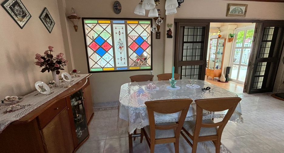 For rent 3 bedrooms house in Si Racha, Chonburi