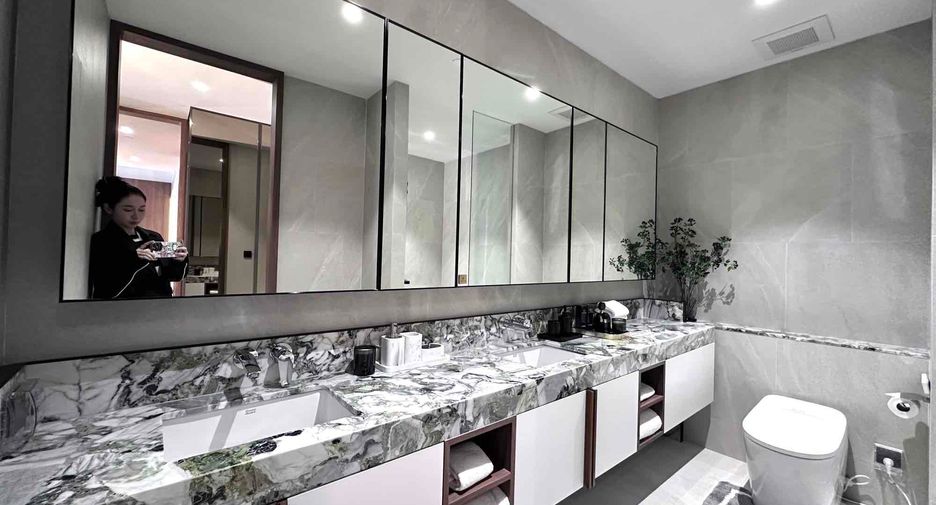 For sale 2 bedrooms condo in Sathon, Bangkok