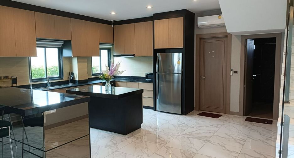 For rent and for sale 4 bedrooms villa in Bang Lamung, Chonburi