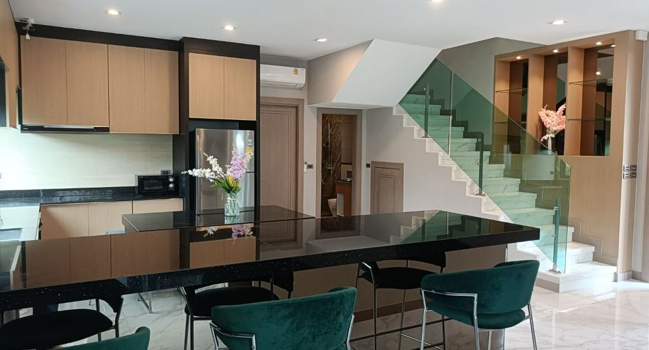 For rent and for sale 4 bedrooms villa in Bang Lamung, Chonburi