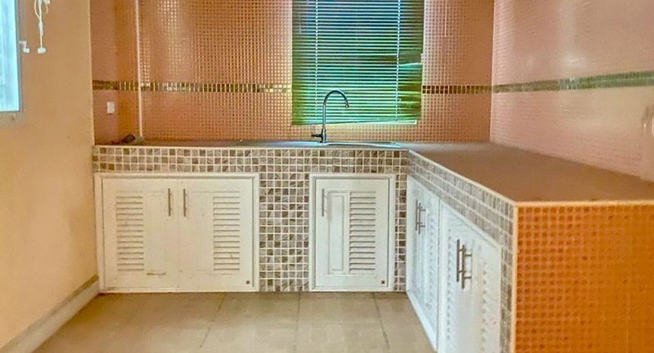 Haus zur Miete und zum Kauf mit 3 Zimmer in Mueang Chon Buri, Chonburi