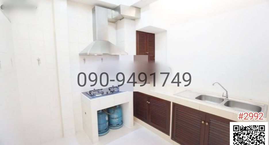 For rent 4 bedrooms townhouse in Din Daeng, Bangkok