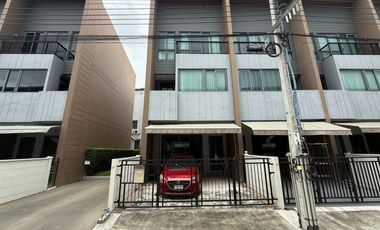 Reihenhaus zum Kauf mit 3 Zimmer in Phra Pradaeng, Samut Prakan