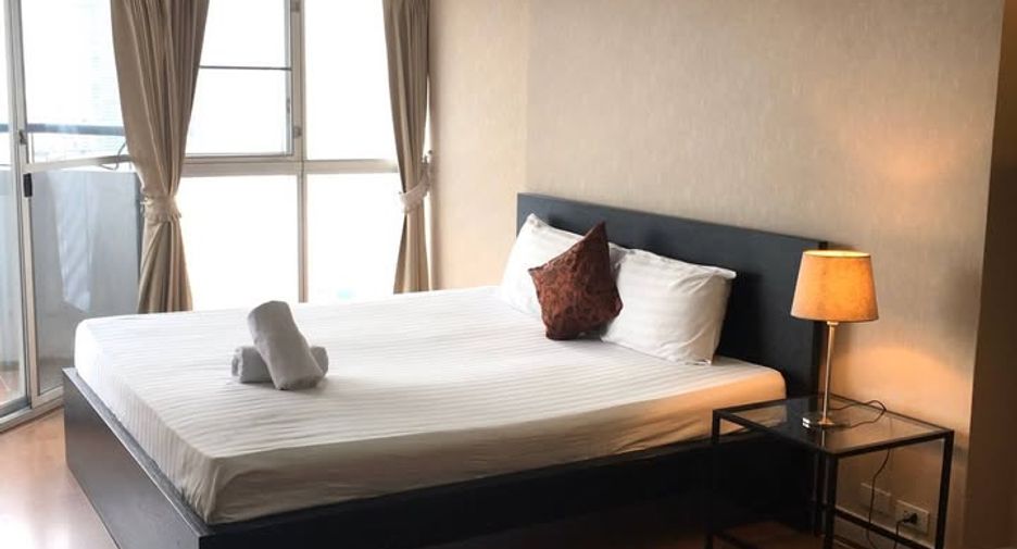 Condo en alquiler de 3 habitaciones en Khlong Toei, Bangkok