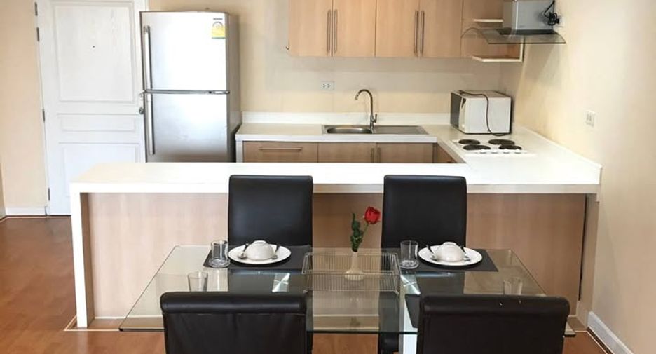 Condo en alquiler de 3 habitaciones en Khlong Toei, Bangkok