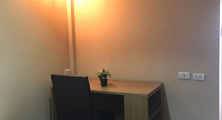 Condo en alquiler de 3 habitaciones en Khlong Toei, Bangkok