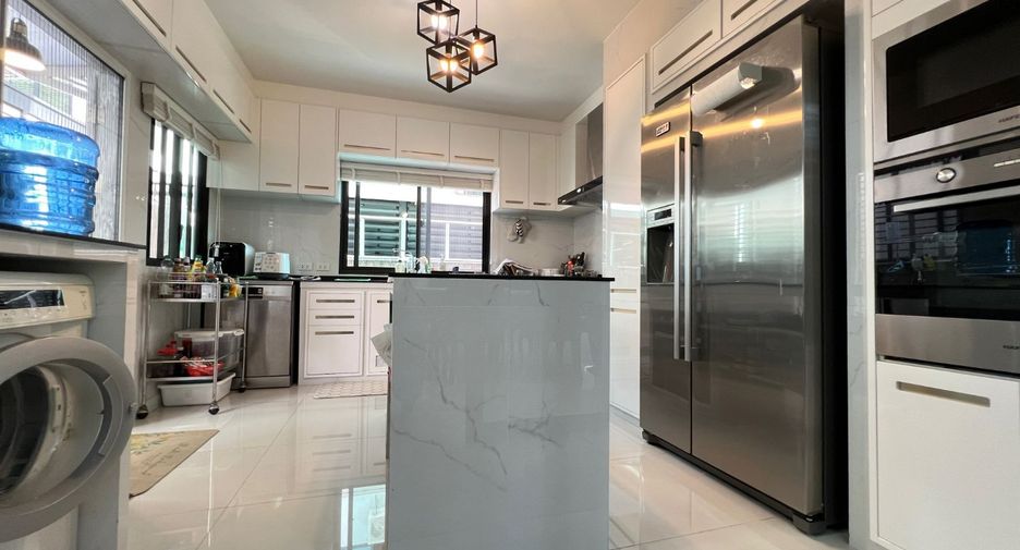 For sale 4 bed house in Pak Kret, Nonthaburi