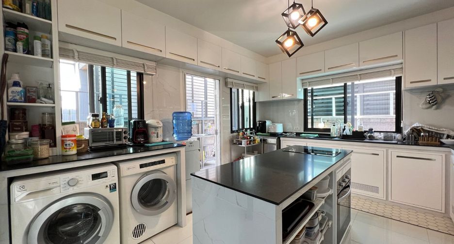 For sale 4 bed house in Pak Kret, Nonthaburi