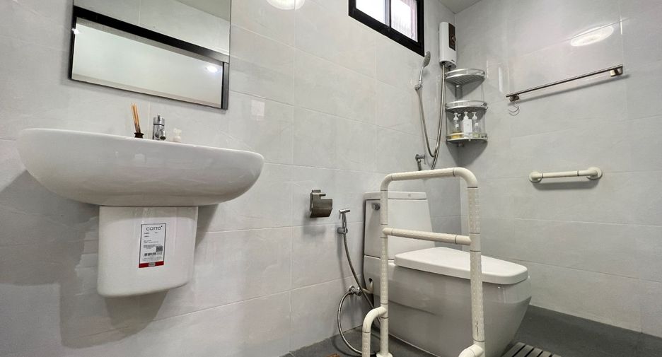 For sale 4 bed house in Pak Kret, Nonthaburi