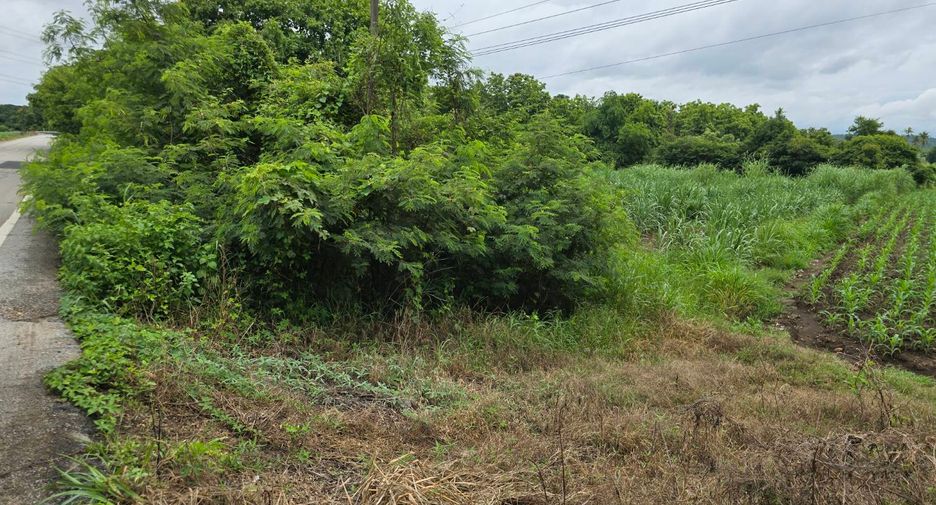 Terreno en venta en Mueang Uttaradit, Uttaradit