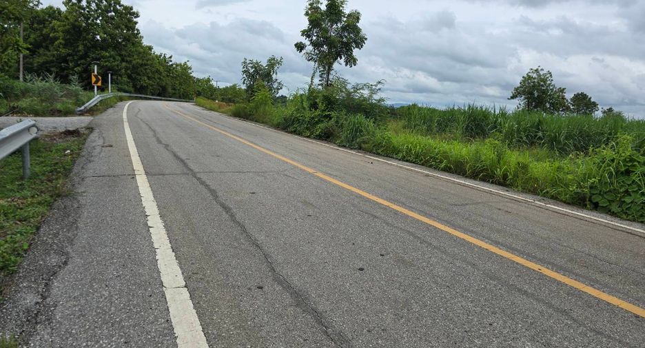 À vendre terrain à Mueang Uttaradit, Uttaradit