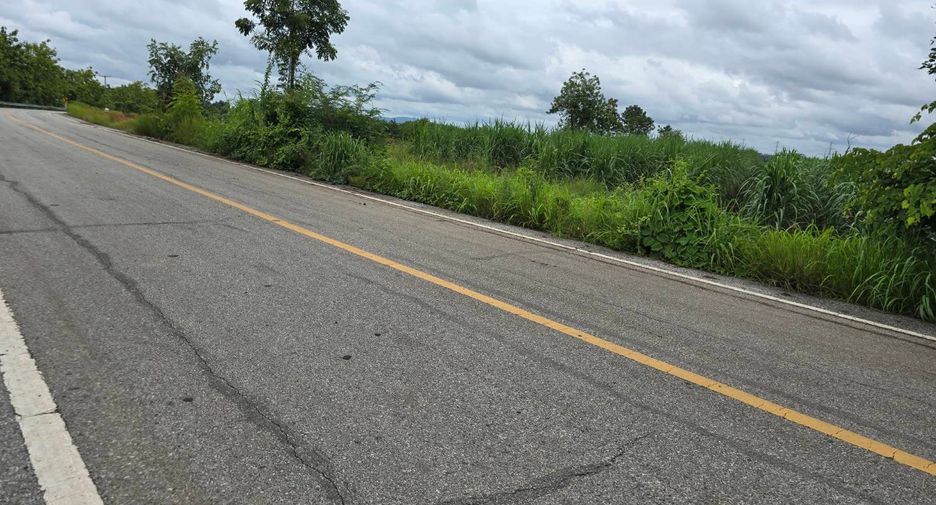 À vendre terrain à Mueang Uttaradit, Uttaradit