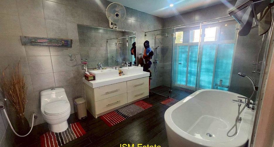 For sale 4 bedrooms house in Hua Hin, Prachuap Khiri Khan