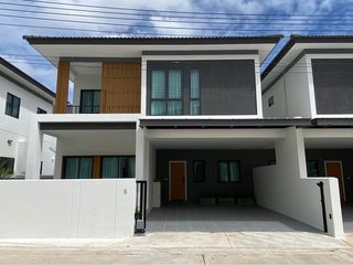 For rent 3 bed townhouse in Bang Lamung, Chonburi