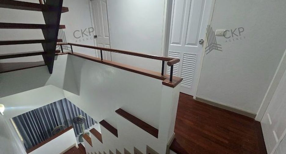 For sale 4 bedrooms townhouse in Chatuchak, Bangkok