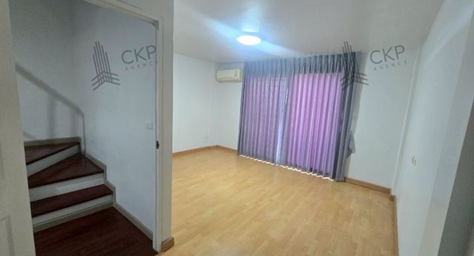 For sale 4 bedrooms townhouse in Chatuchak, Bangkok