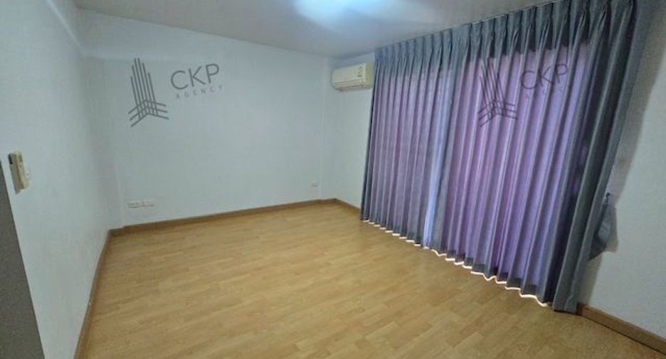 For sale 4 bedrooms townhouse in Chatuchak, Bangkok