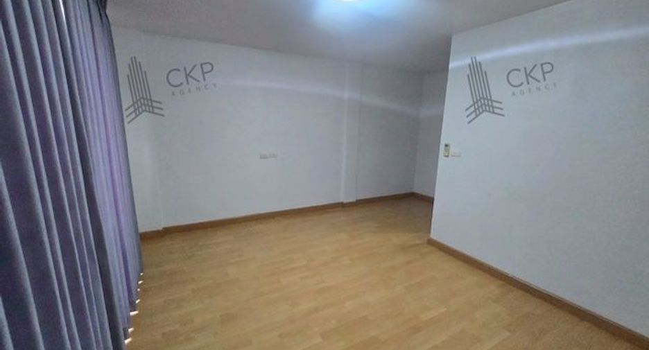 For sale 4 bedrooms townhouse in Chatuchak, Bangkok