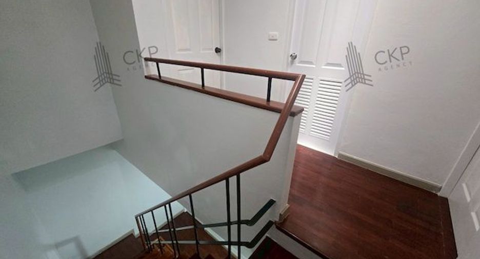 For sale 4 bedrooms townhouse in Chatuchak, Bangkok
