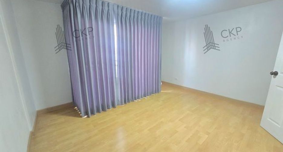 For sale 4 bedrooms townhouse in Chatuchak, Bangkok