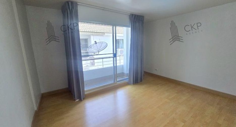 For sale 4 bedrooms townhouse in Chatuchak, Bangkok